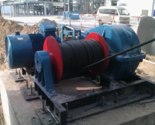 “變頻技術(shù)是如何參與到卷揚(yáng)機(jī)自動化送料系統(tǒng)中的？”