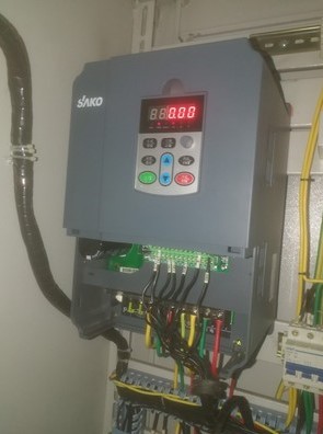 “變頻技術(shù)是如何應(yīng)用拉絲機上的？”